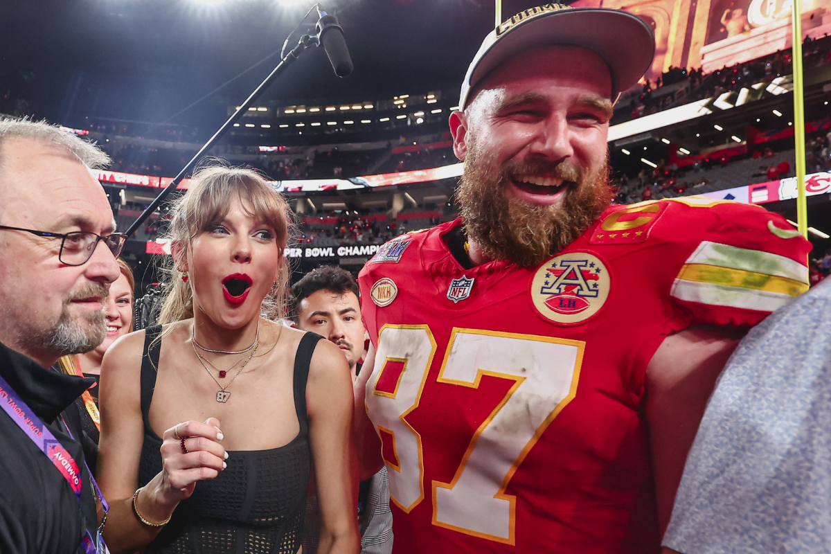 Taylor Swift and Kelce celebrate after Kansas Chiefs' win