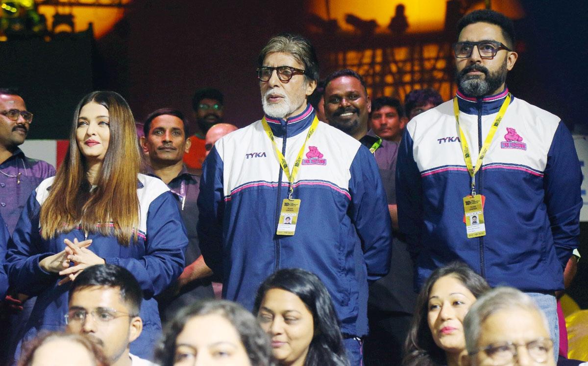 Amitabh, Aishwarya-Abhishek Enjoy Kabaddi - Rediff Sports