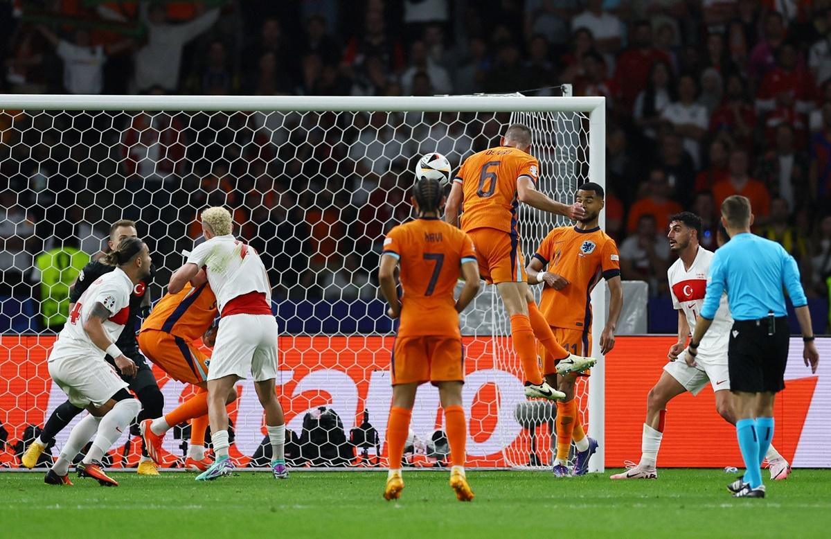 Stefan de Vrij heads home a cross from Memphis Depay to give the Netherlands the equaliser to Turkey's goal.