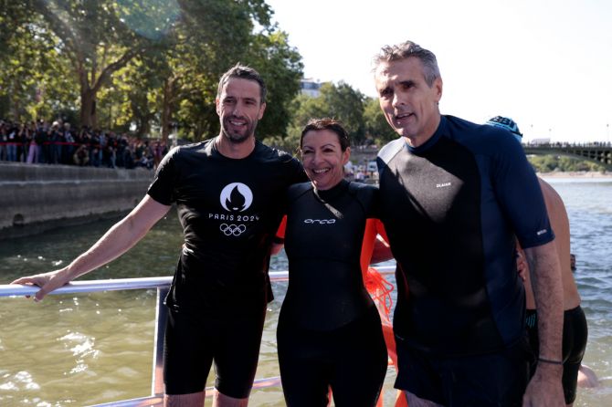 Paris mayor Anne Hidalgo poses for a photograph with President of the Paris 2024 organising committee Tony Estanguet and prefect of the Ile-de-France region Marc Guillaume after swimming in the river Seine 