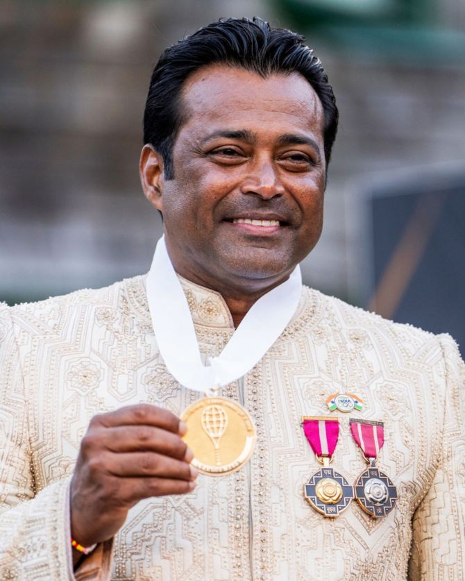 Leander Paes with his International Tennis Hall of Fame medal