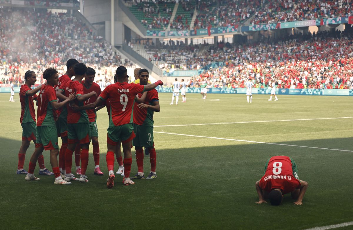 Bilal El Khannouss and teammates celebrate after Soufiane Rahimi scores Morocco's first goal.