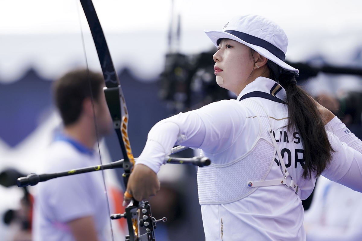 Lim Si-hyeon Lim competes during the Olympics women's individual ranking round.