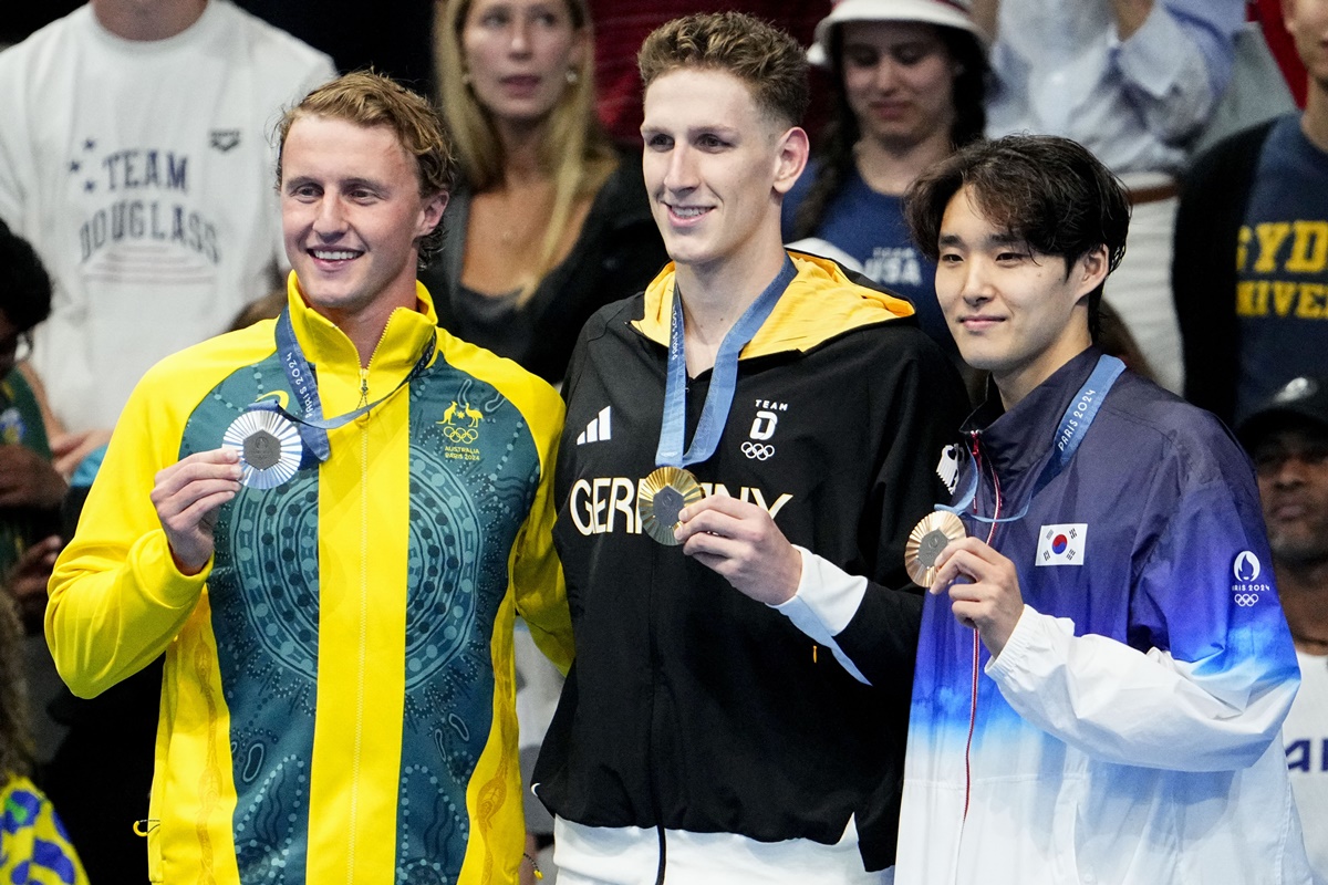 Elijah Winnington (Australia), Lukas Maertens (Germany) and Woomin Kim (Korea) pose for picture at the men’s 400m Freestyle medal ceremony.