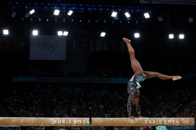  Simone Biles of United States in action on the balance beam.