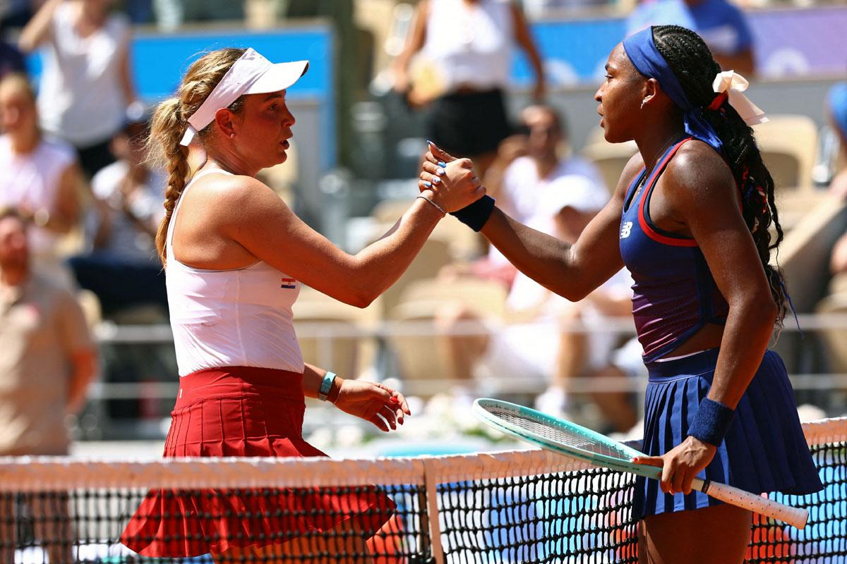 Coco Gauff congratulates Donna Vekic after the match