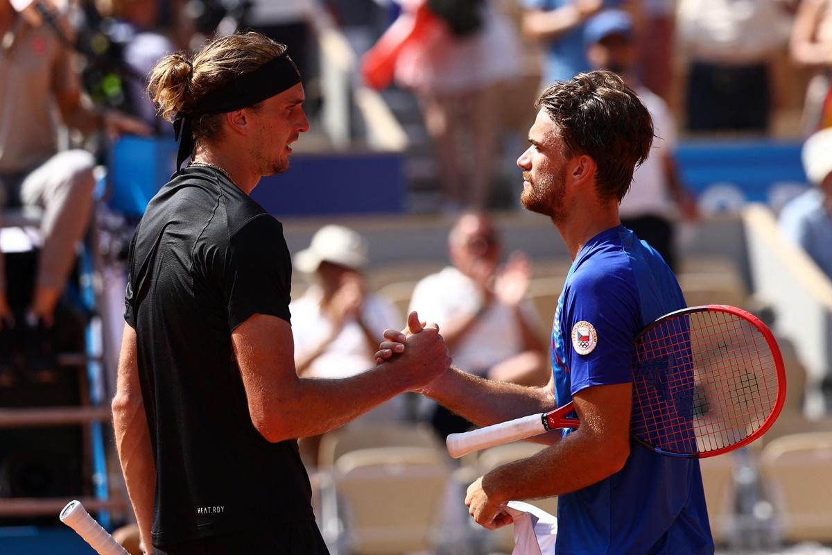 Alexander Zverev and Tomas Machac shake hands after the match