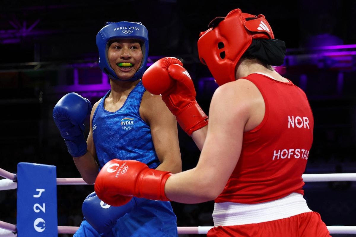 Lovlina Borgohain of India in action against Sunniva Hofstad of Norway