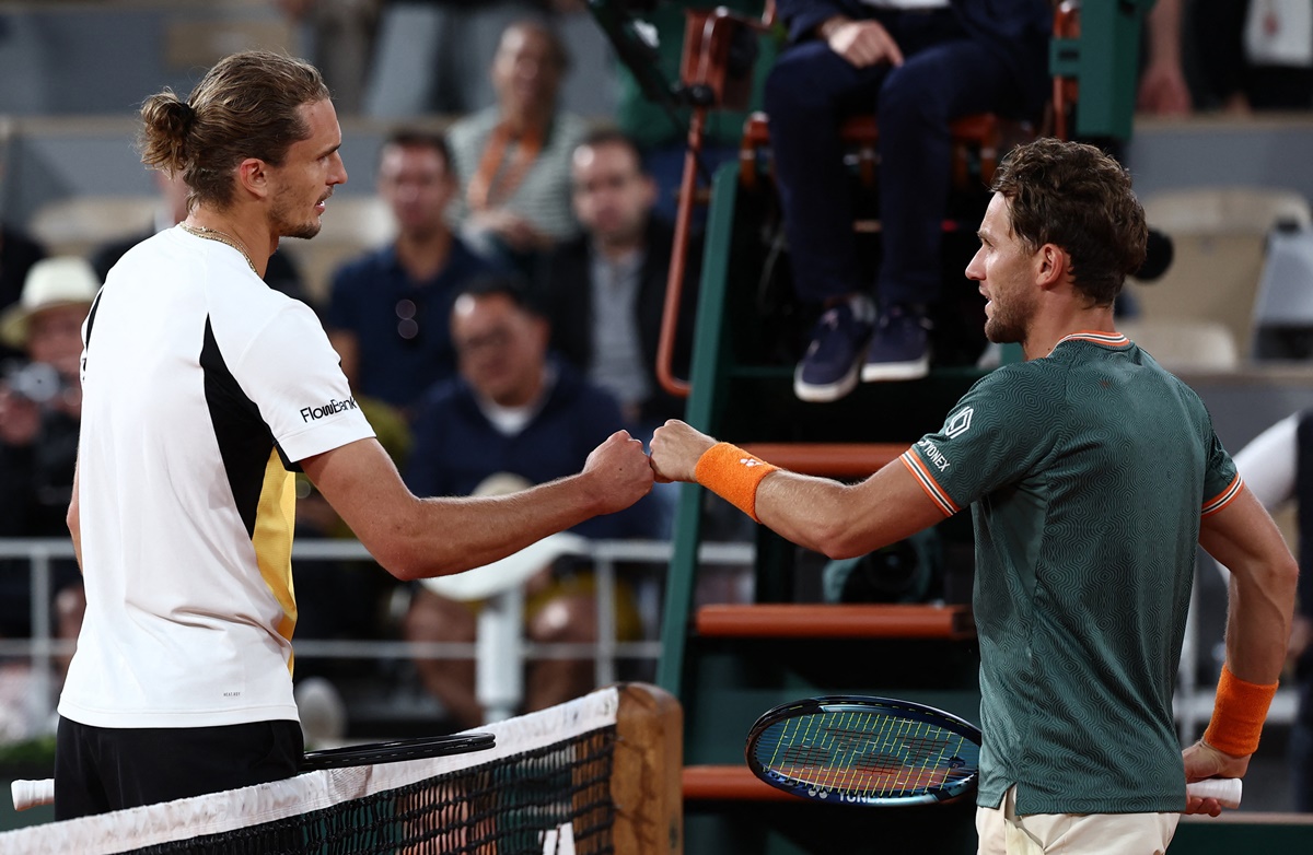 Alexander Zverev and Casper Ruud meet at the net after their semi-final.