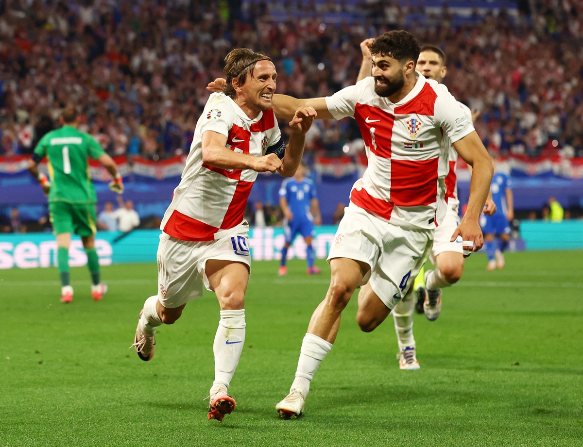 Luka Modric celebrates with Josko Gvardiol after putting Croatia ahead in the match.