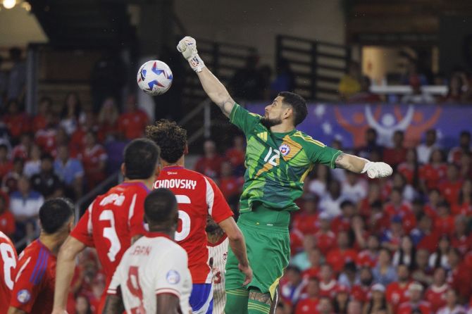Chile goalkeeper Gabriel Arias had a fine match, keeping out shots from Canada's Stephen Eustaquio and Tajon Buchanan.