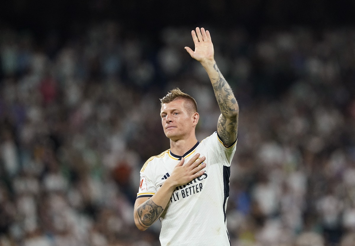 Toni Kroos acknowledges the applause from fans after his last game as Real Madrid player.