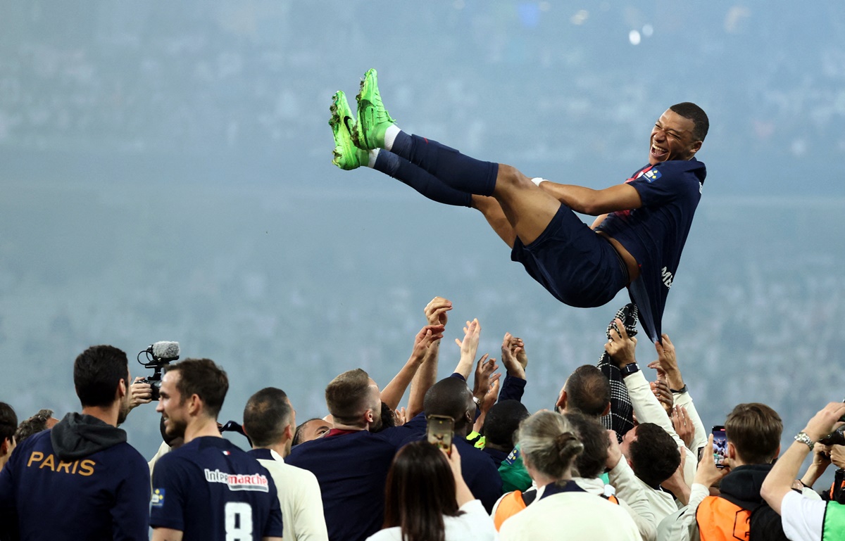 Paris St Germain's Kylian Mbappe, in his farewell match, celebrates with teammates after winning the Coupe de France at tade Pierre-Mauroy, Villeneuve-d'Ascq.