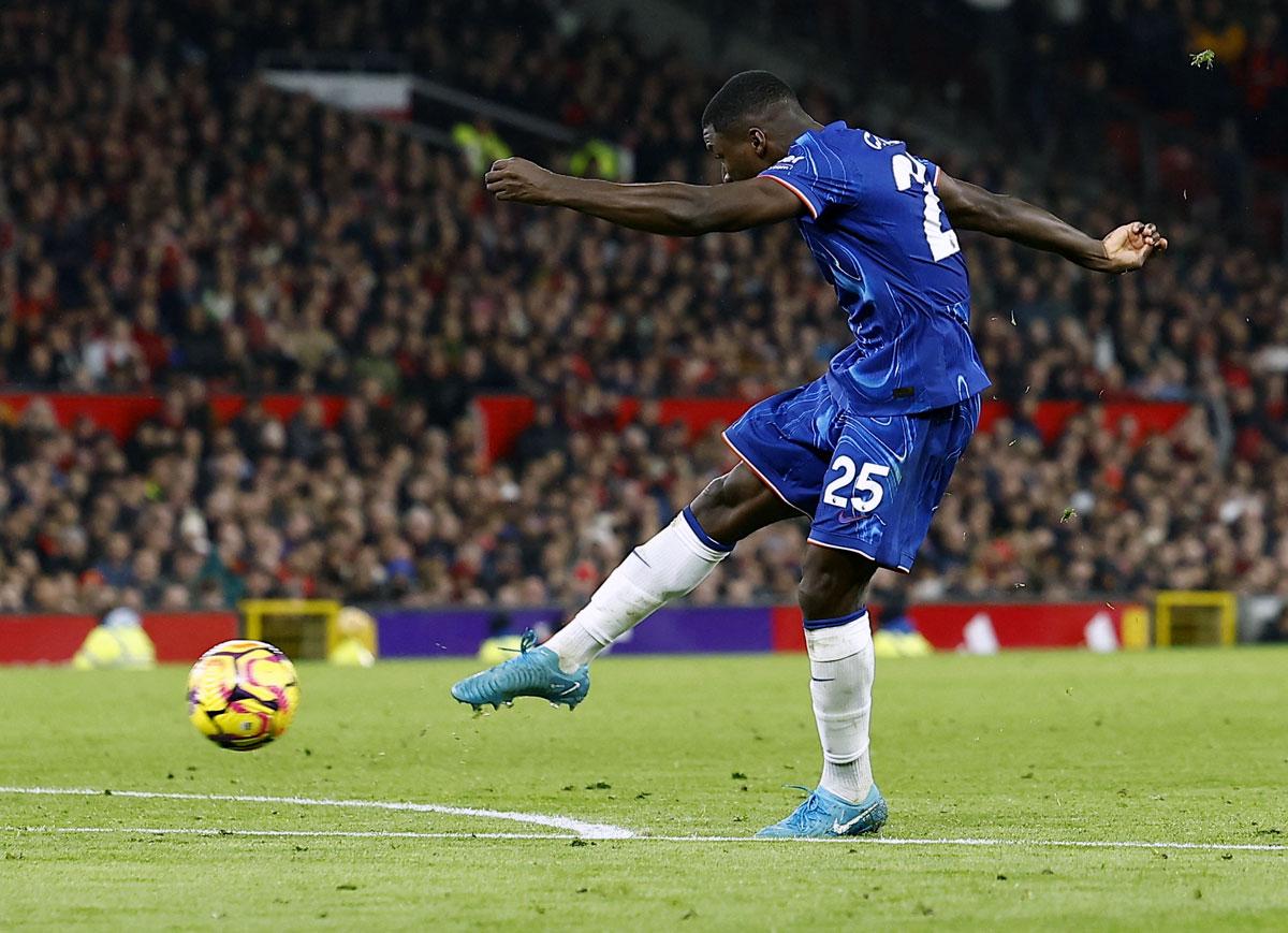 Moises Caicedo scores Chelsea's first goal