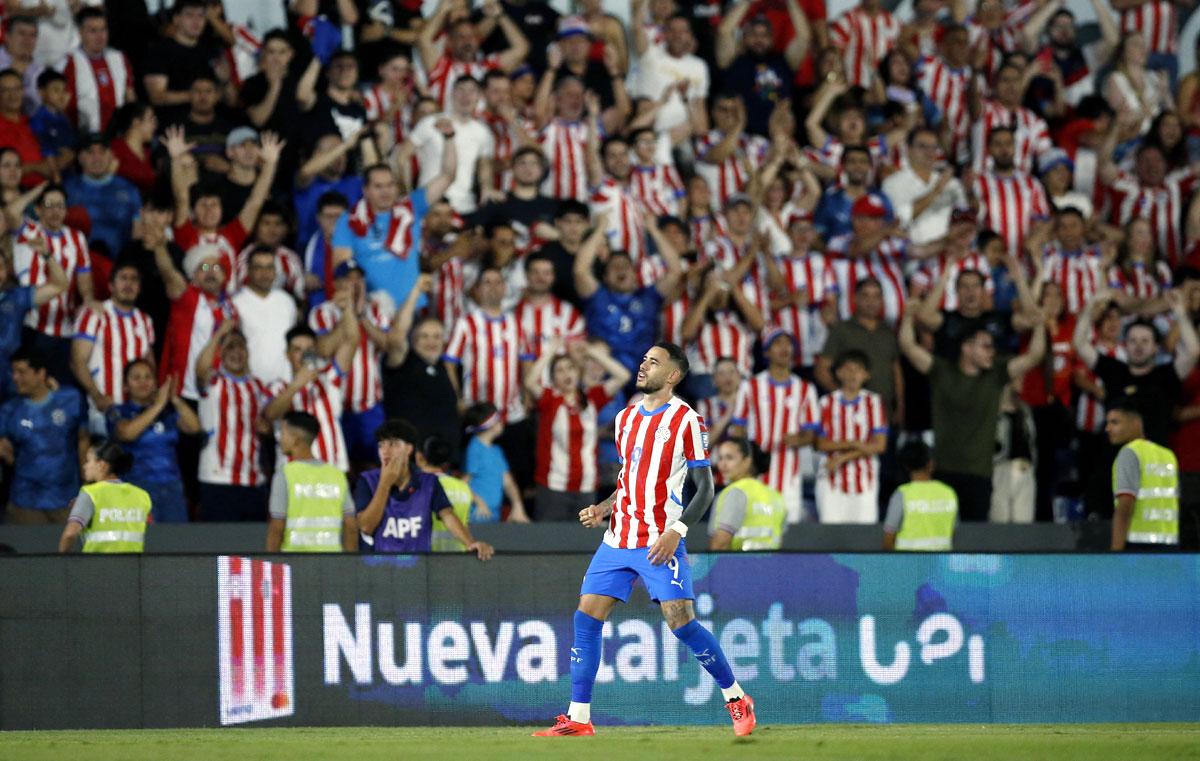 Antonio Sanabria celebrates scoring Paraguay's first goal