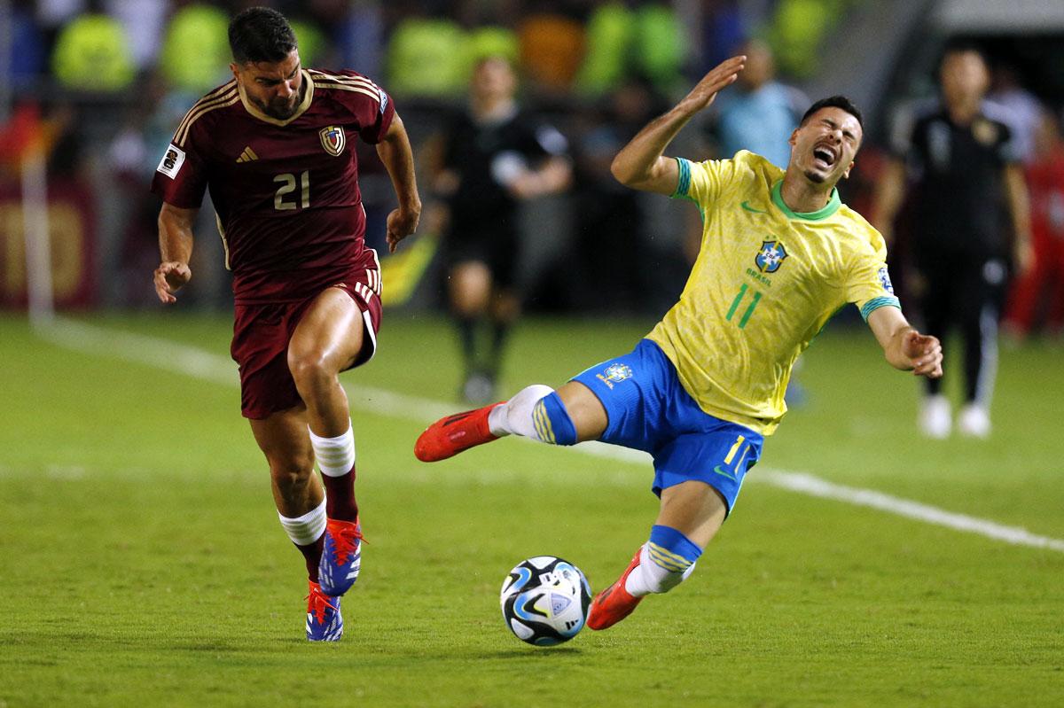 Brazil's Gabriel Martinelli is tackled by Alexander Gonzalez