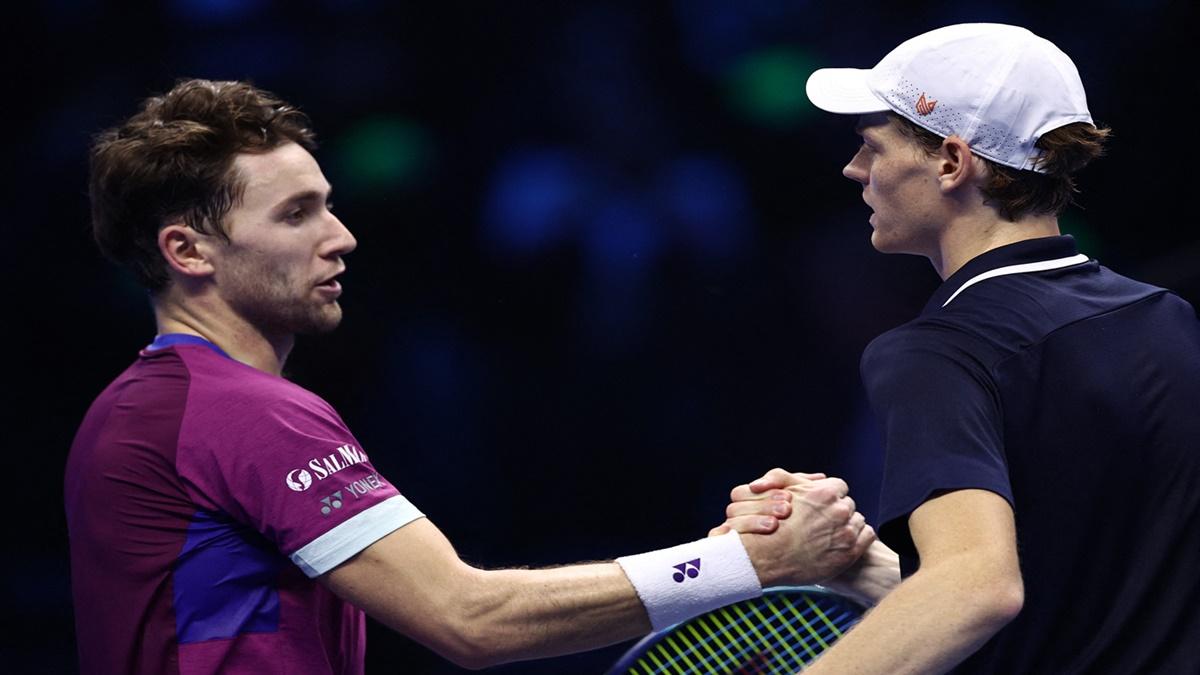 Jannik Sinner and Casper Ruud meet at the net after their semi-final.