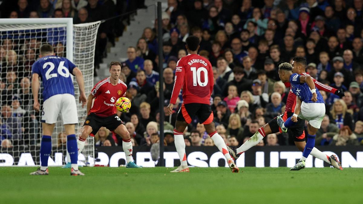 Omari Hutchinson scores the equaliser for Ipswich Town.