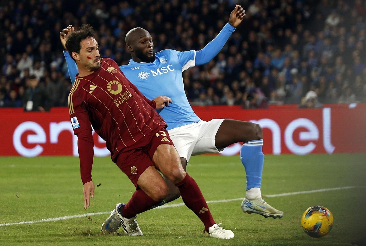 Romelu Lukaku slides in to meet Giovanni Di Lorenzo's low cross and score.