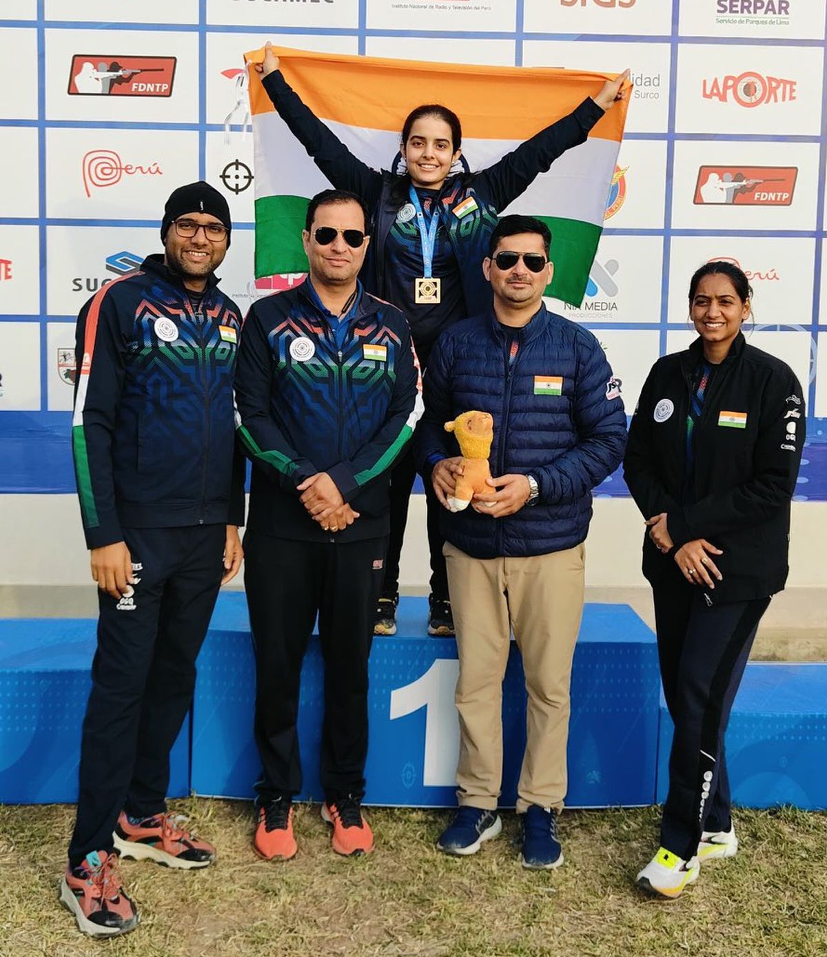 Khushi celebrates winning the gold medal