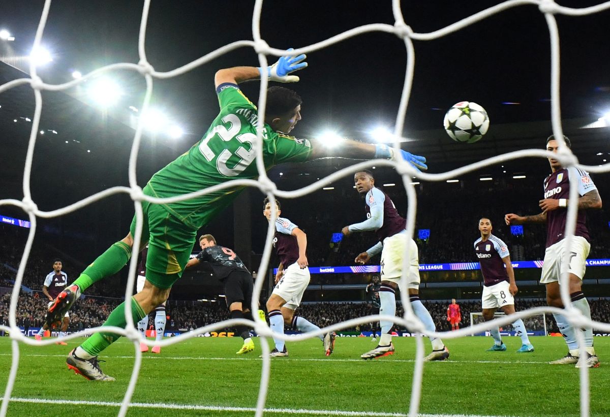 Aston Villa goalkeeper Emiliano Martinez makes a save from Bayern Munich's Harry Kane