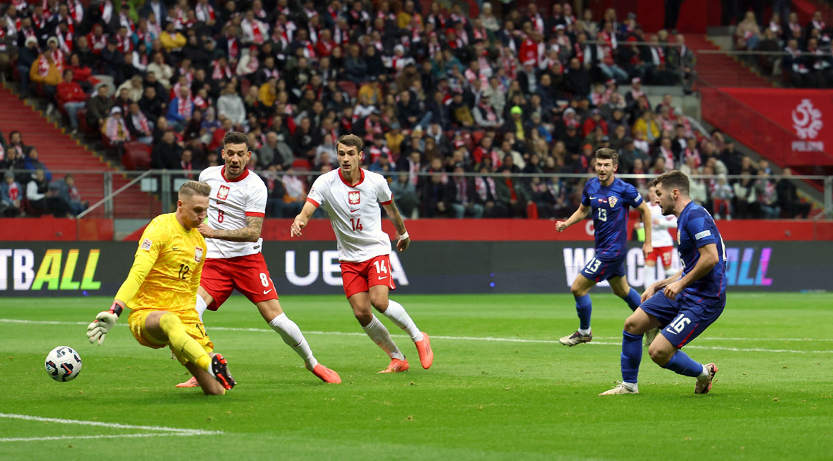 Martin Baturina scores Croatia's third goal against Poland