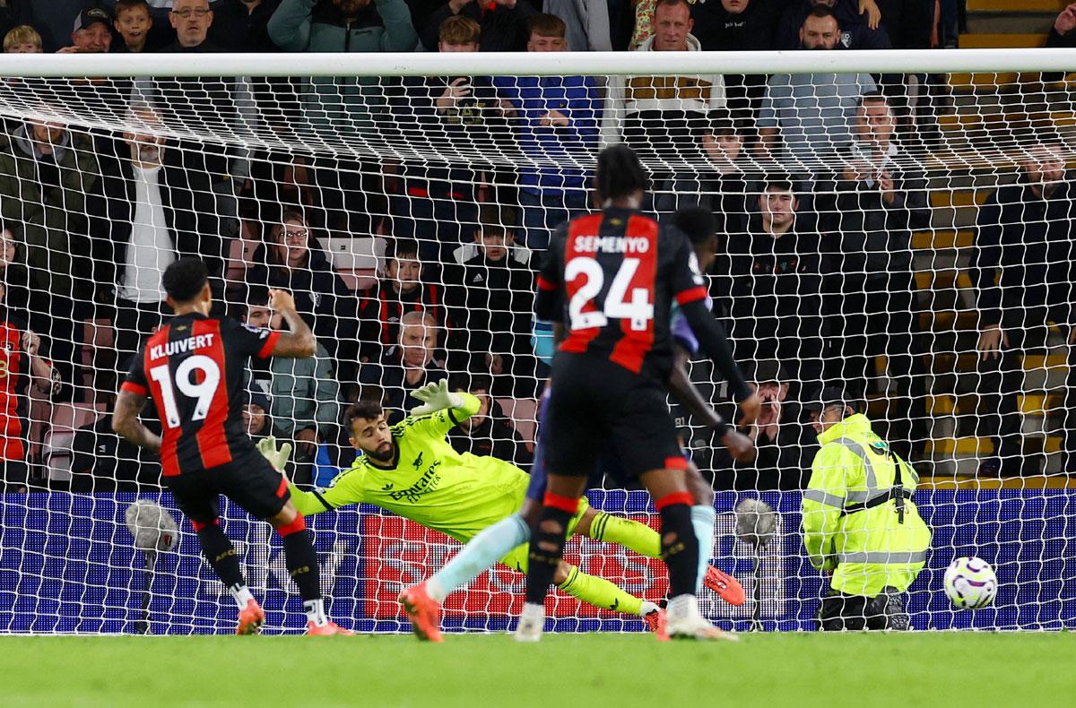 Justin Kluivert scores Bournemouth's second goal from the penalty spot