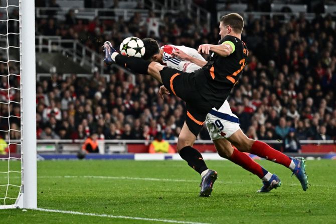 Shakhtar Donetsk's Mykola Matviyenko in action as he clears the ball from Kai Havertz of Arsenal