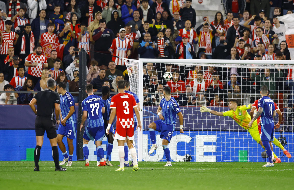 Juanpe scores Girona's second goal from a free kick