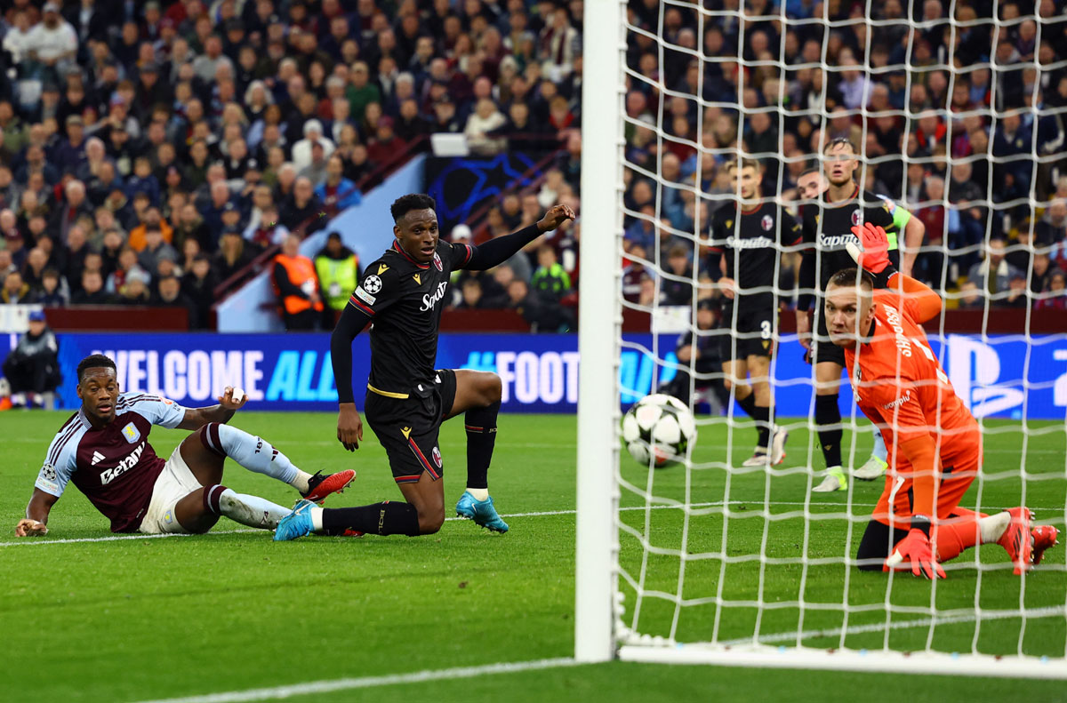 Jhon Duran scores Aston Villa's second goal