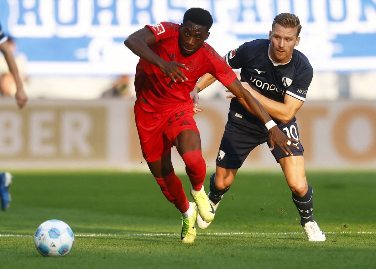 Bayern Munich's Alphonso Davies tries to get the ball past Dani de Wit of VfL Bochum