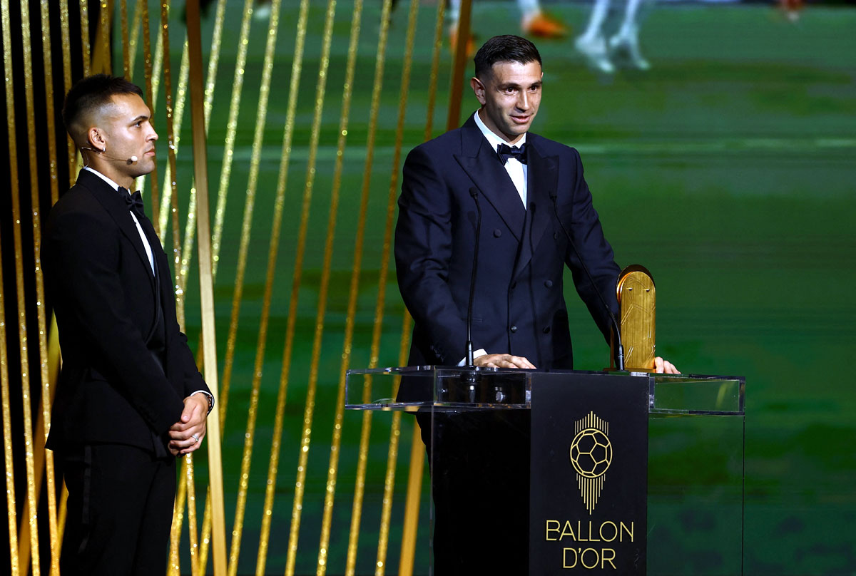 Argentina and Aston Villa goalkeeper Emiliano Martinez receives the Yashin Trophy