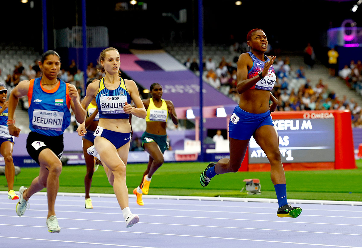 Yuliia Shuliar of Ukraine, Deepthi Jeevanji of India and Breanna Clark of the United States in action during the final