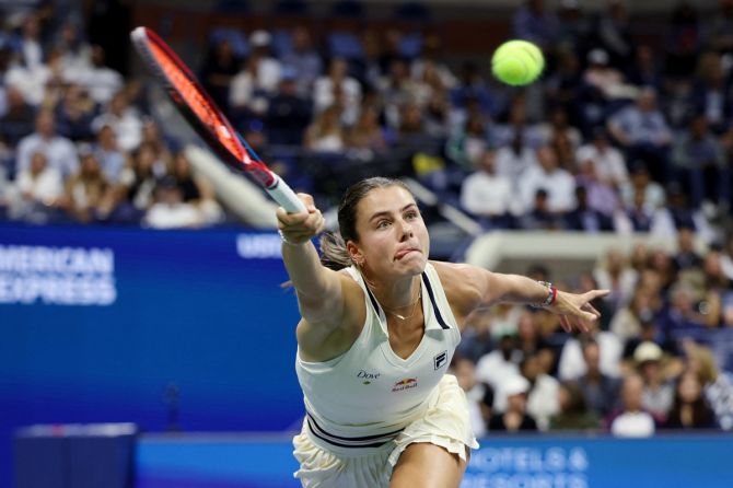 Emma Navarro rushes to the net to meet a drop from Aryna Sabalenka