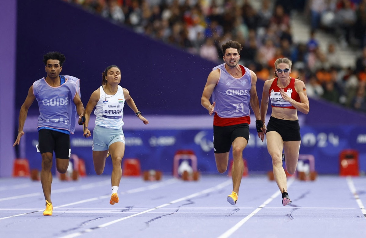 Simran Sharma, with with guide Abhay Singh, during the women's 100m final