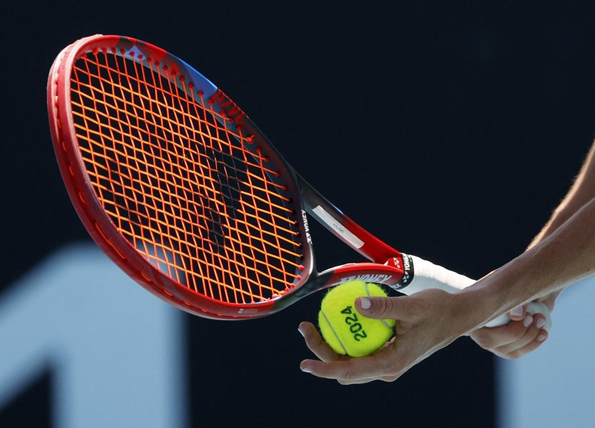 General view of tennis racquet 