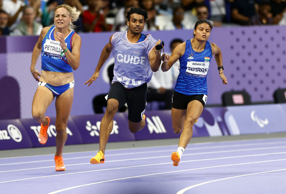 Simran Sharma, with with guide Abhay Singh, during the women's 200m final