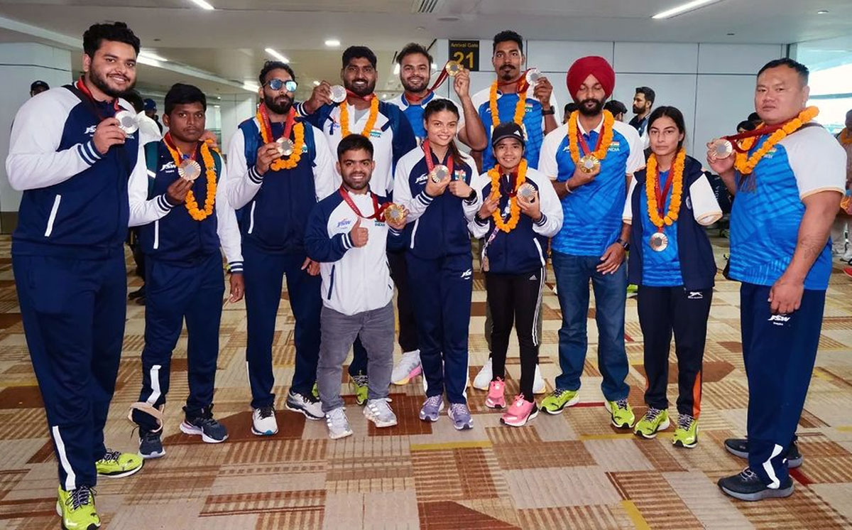 India's Paralympic medal-winners returned to a jubilant welcome on Tuesday