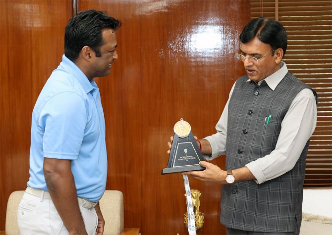 Leander Paes with Sports Minister Mansukh Mandaviya