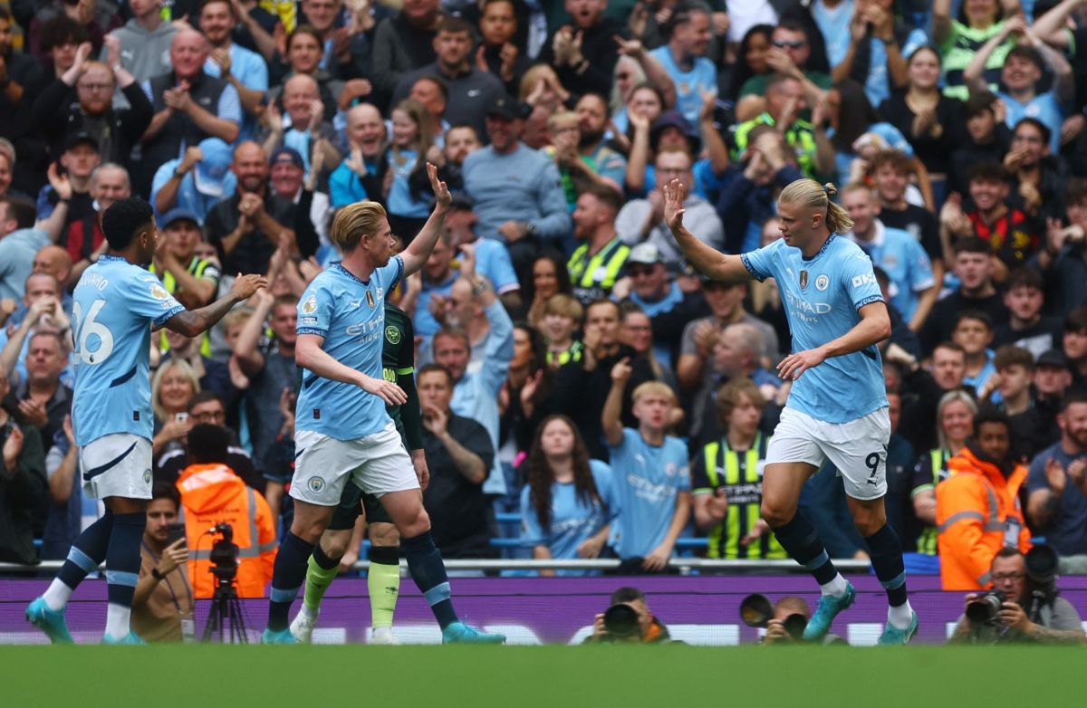 Manchester City's Erling Haaland celebrates scoring their first goal with Kevin De Bruyne