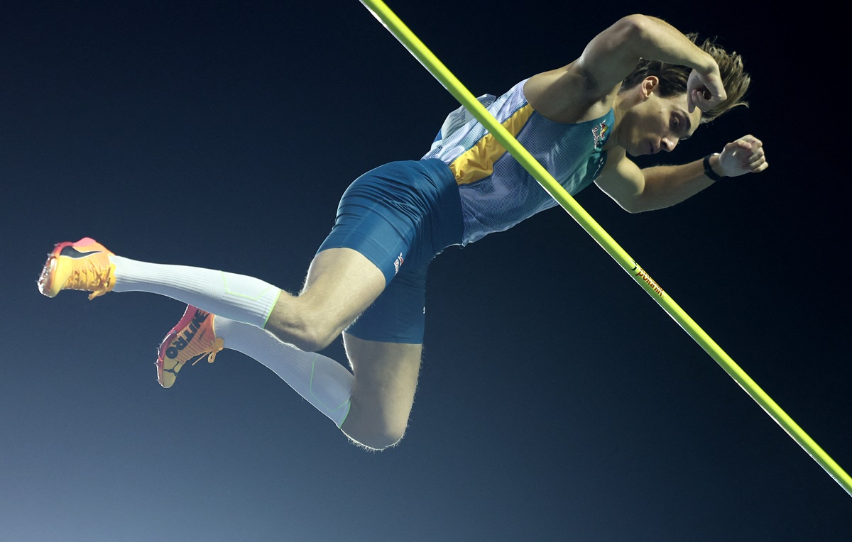 Sweden's Armand Duplantis set a new Brussels meeting record, clearing 6.11 metres easily.