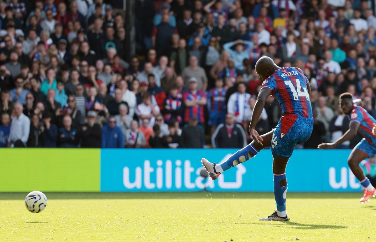 Jean-Philippe Mateta scores Crystal Palace's second goal from the penalty spot.