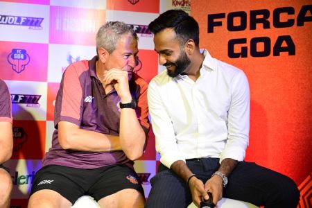 FC Goa coach Manolo Marquez with the club CEO Ravi Puskar 