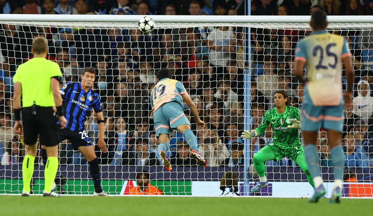 Manchester City's Ilkay Gundogan misses a chance to score