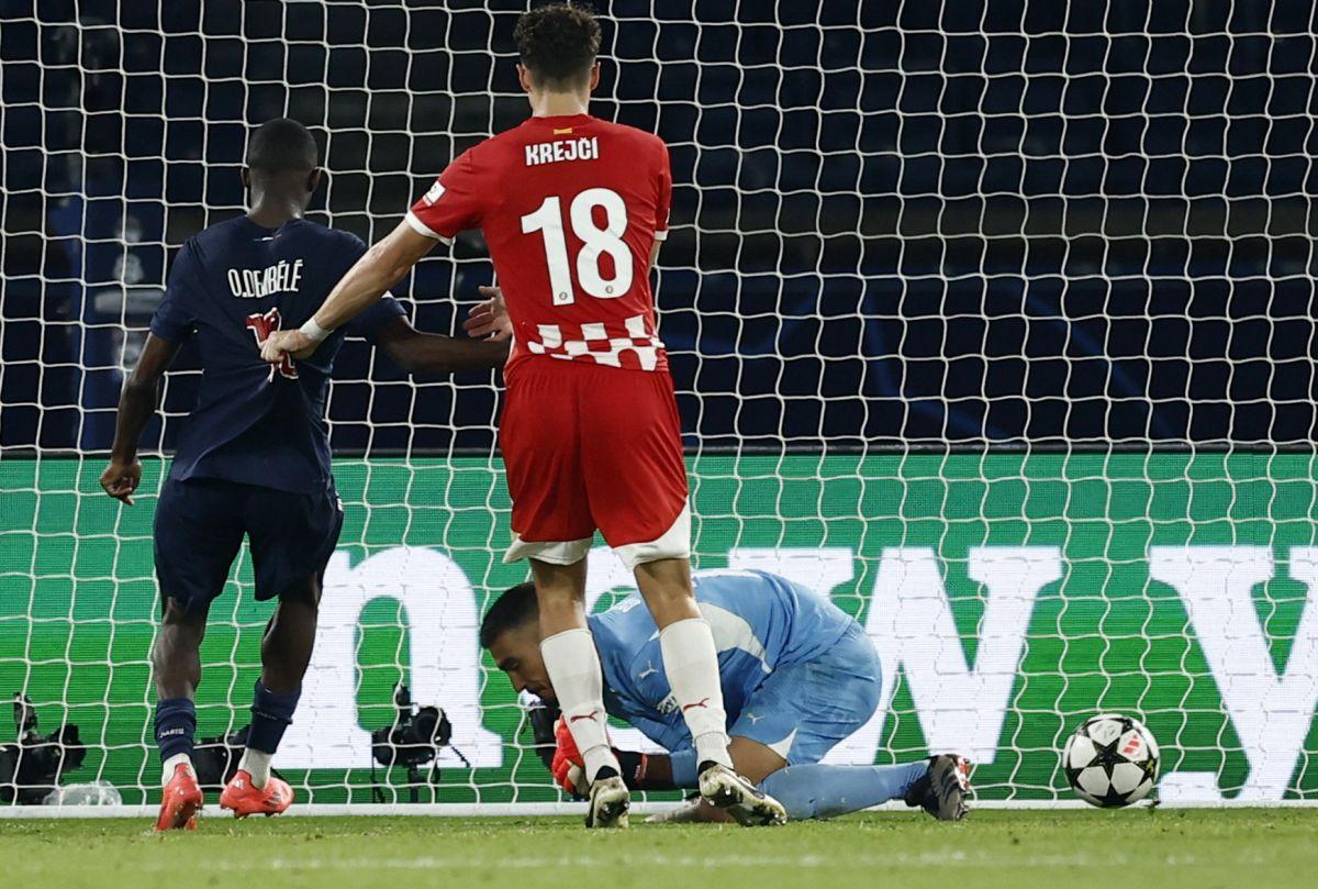 Girona goalkeeper Paulo Gazzaniga misses the ball as Nuno Mendes scores PSG's first goal