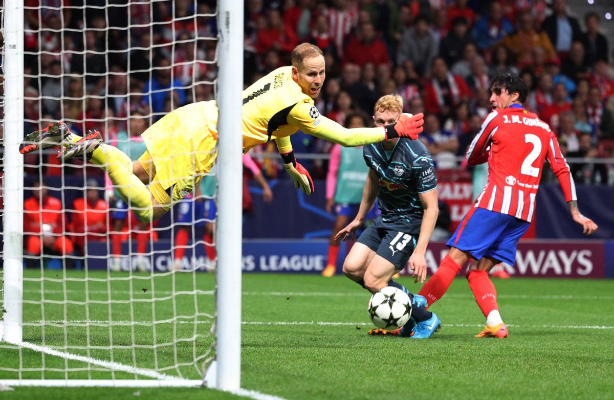 Atletico Madrid's Jose Maria Gimenez scores their second goal against RB Leipzig