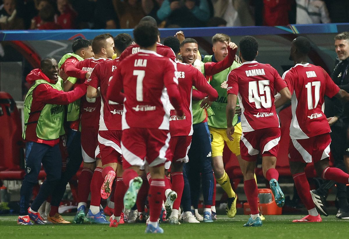 Brest players celebrates after Hugo Magnetti scored their first goal