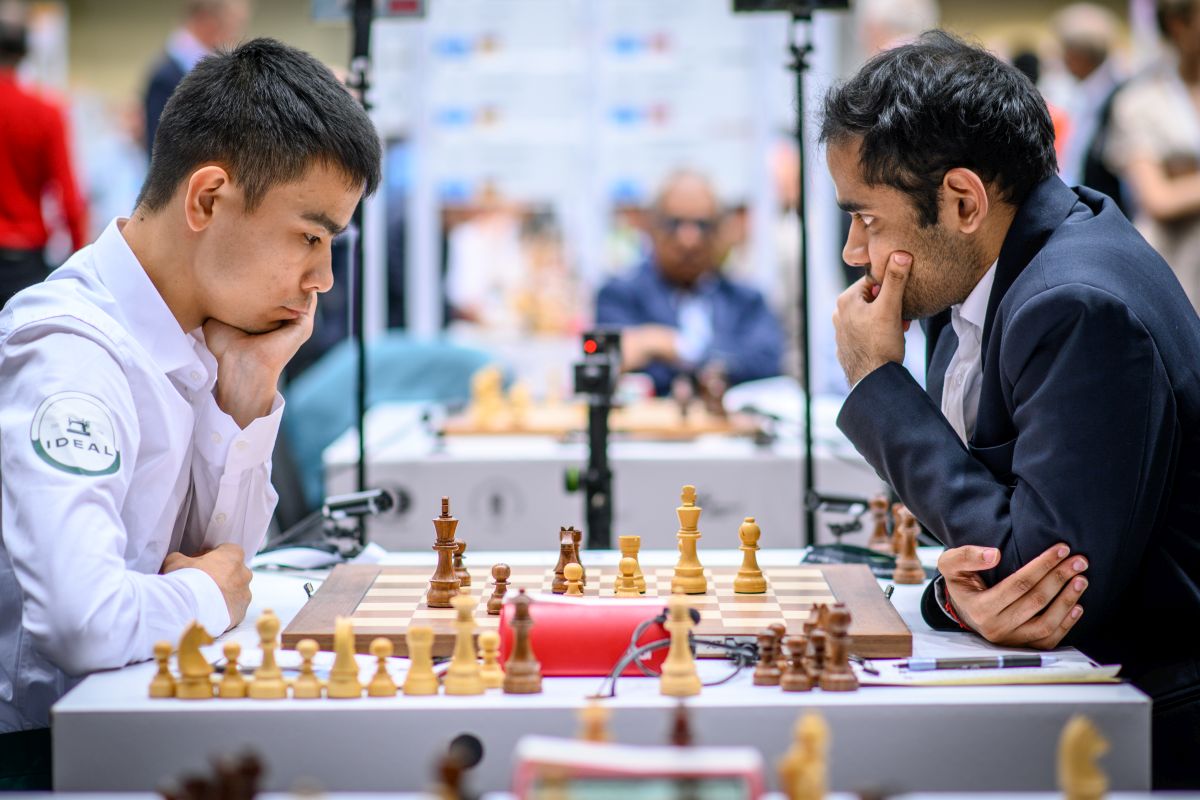 Arjun Erigaisi in action against Uzbekistan's Shamsiddin Vokhidov