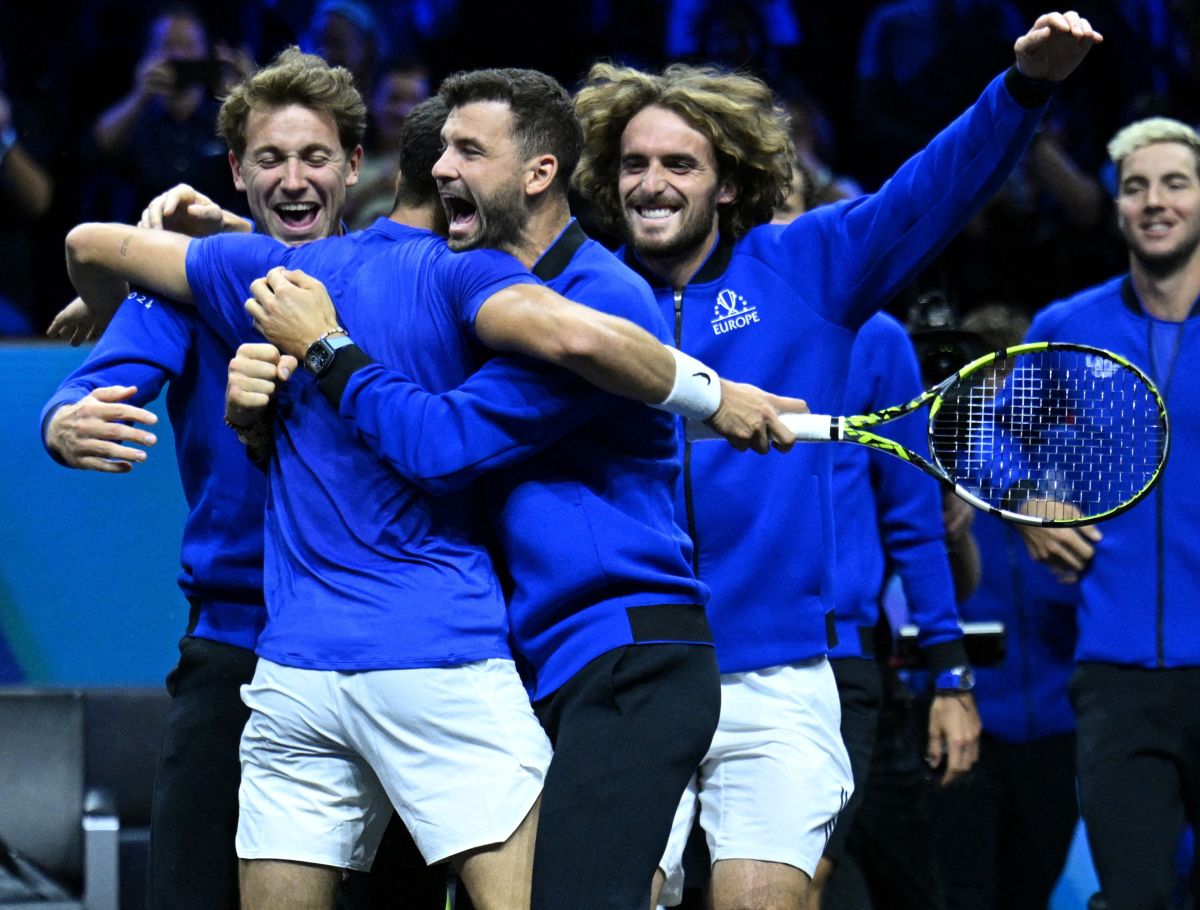 Team Europe's Carlos Alcaraz celebrates with teammates after winning his singles match against Team World's Taylor Fritz