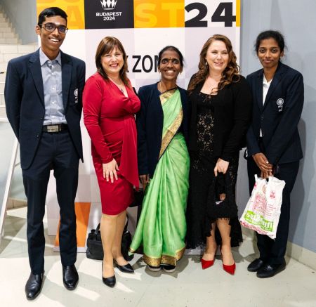 Praggnanandhaa, sister Vaishali with their mother Nagalakshmi with the Polgar sisters Judith and Sofia